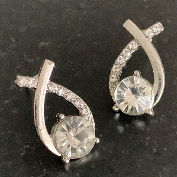 Men’s Iced Out Criss Cross Fishtail Earrings, Cubic Zirconia Crystal Silver Tone - Picture 9 of 11